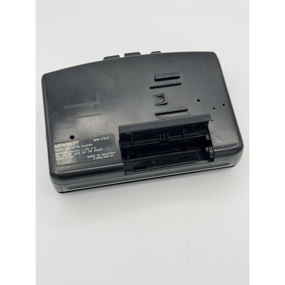 Sony WM-FX21 Walkman AM/FM Radio Cassette Player Radio Works Tape AS-IS - Picture 9 of 9